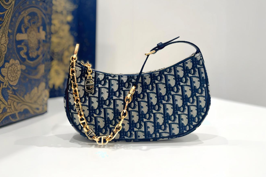 Dior ムーンバッグ スーパーコピー.png Dior ムーンバッグ スーパーコピー.png